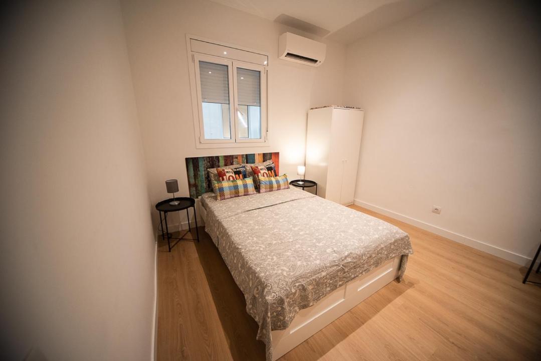 By Universitat Private Rooms Barcelone Extérieur photo