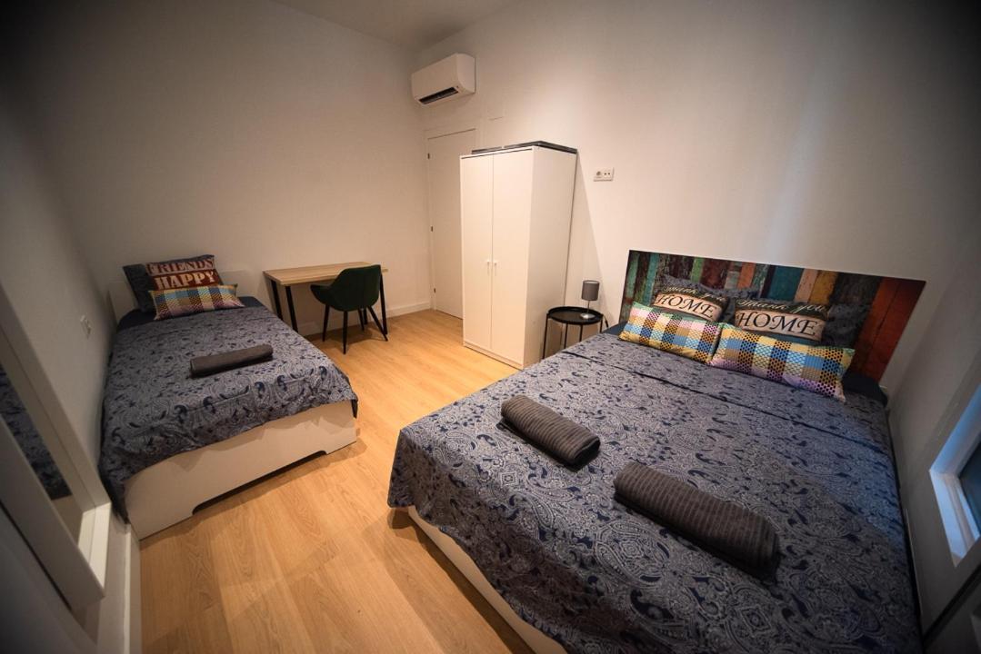 By Universitat Private Rooms Barcelone Extérieur photo