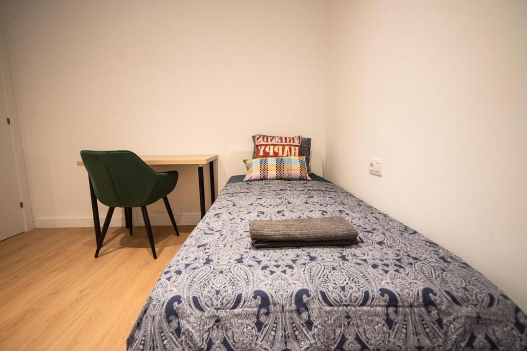By Universitat Private Rooms Barcelone Extérieur photo