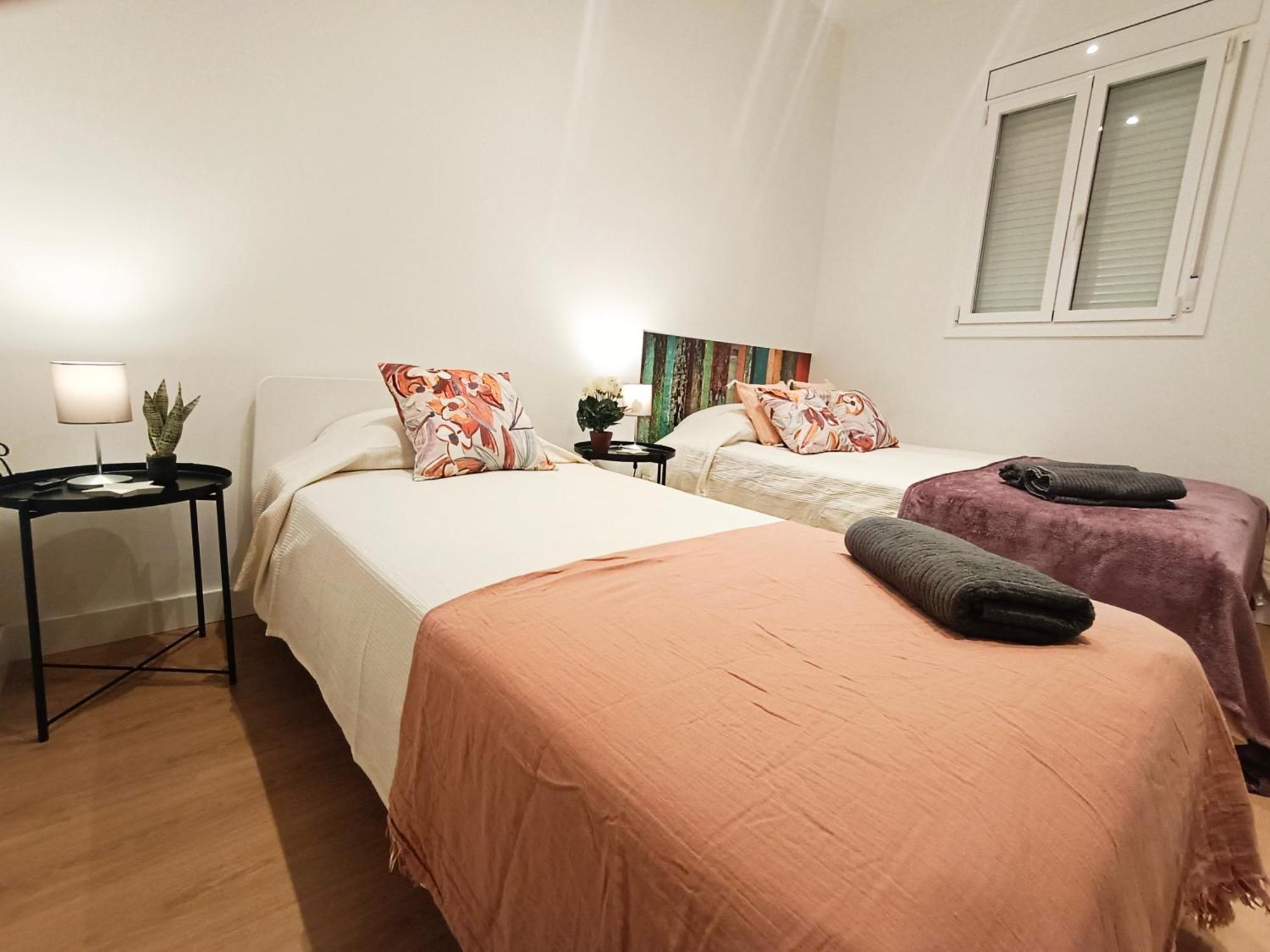 By Universitat Private Rooms Barcelone Extérieur photo