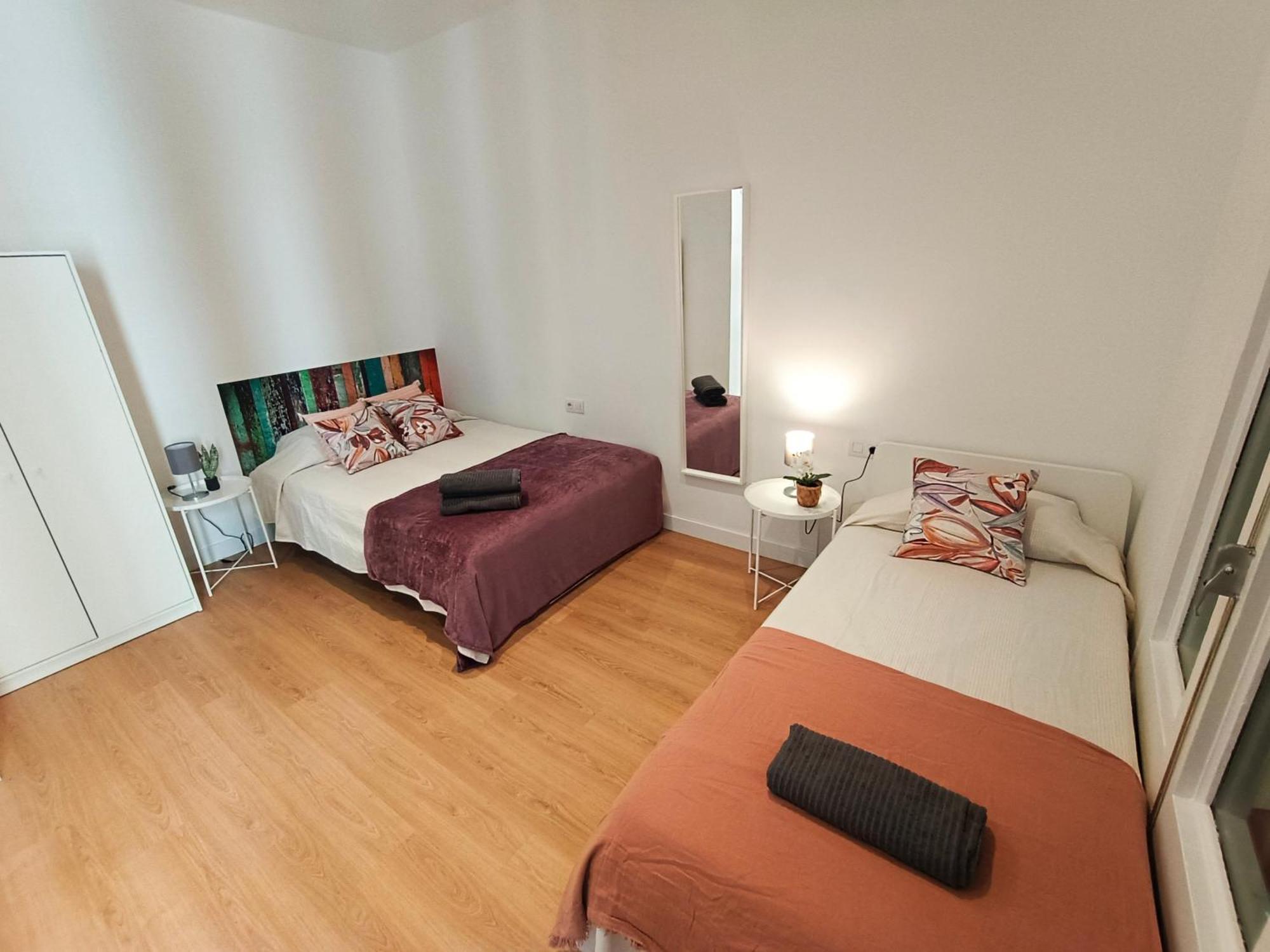 By Universitat Private Rooms Barcelone Extérieur photo