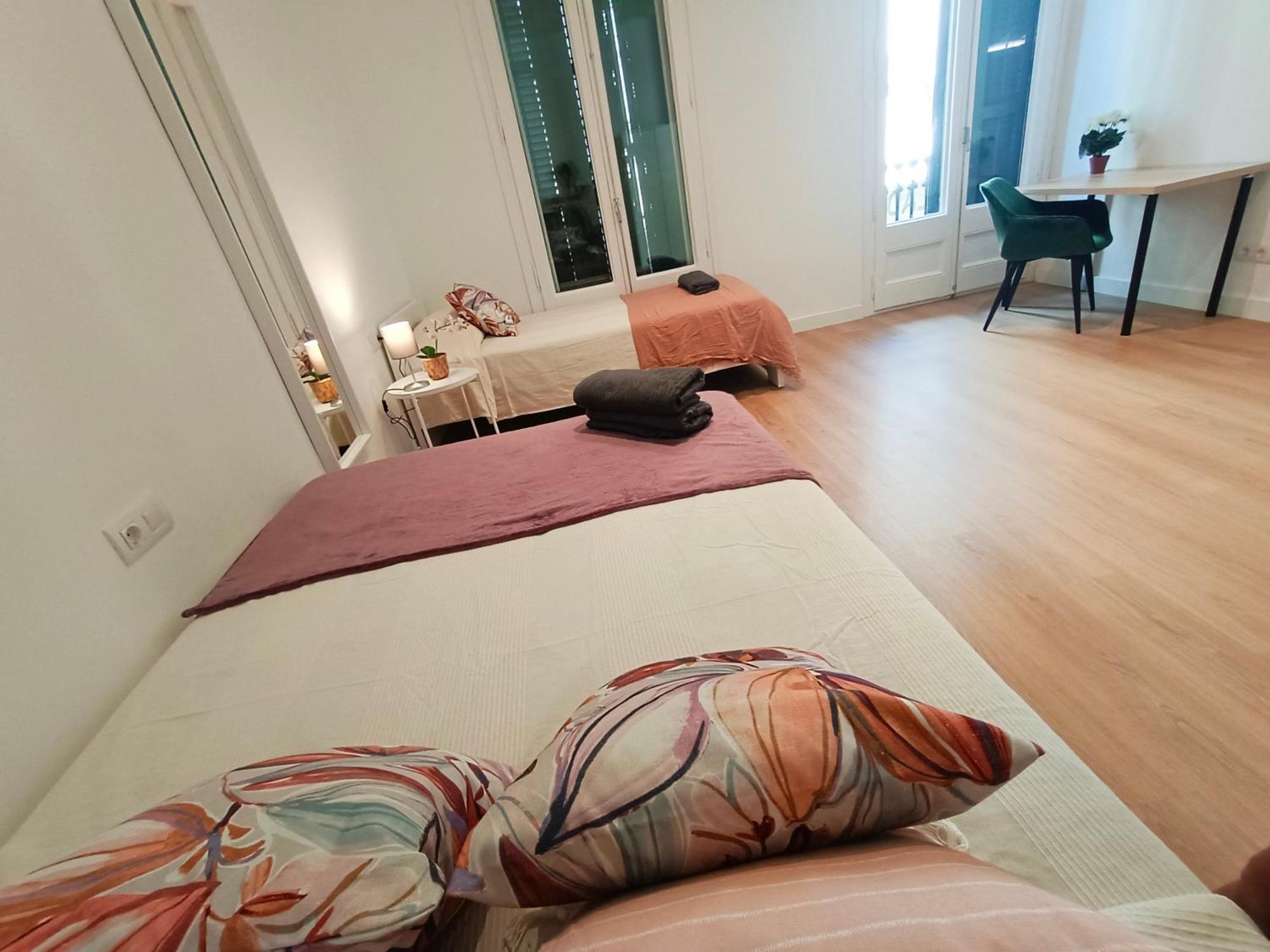 By Universitat Private Rooms Barcelone Extérieur photo